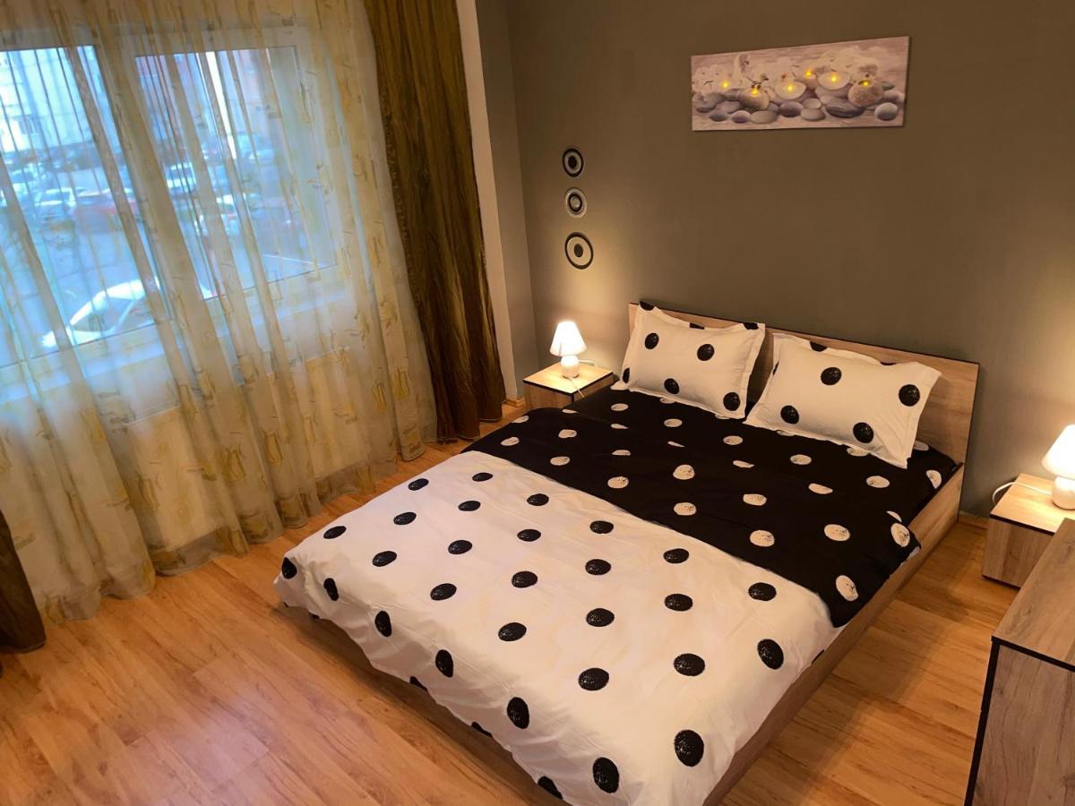 Motorway Alfa Apartament Appartement Arad Buitenkant foto