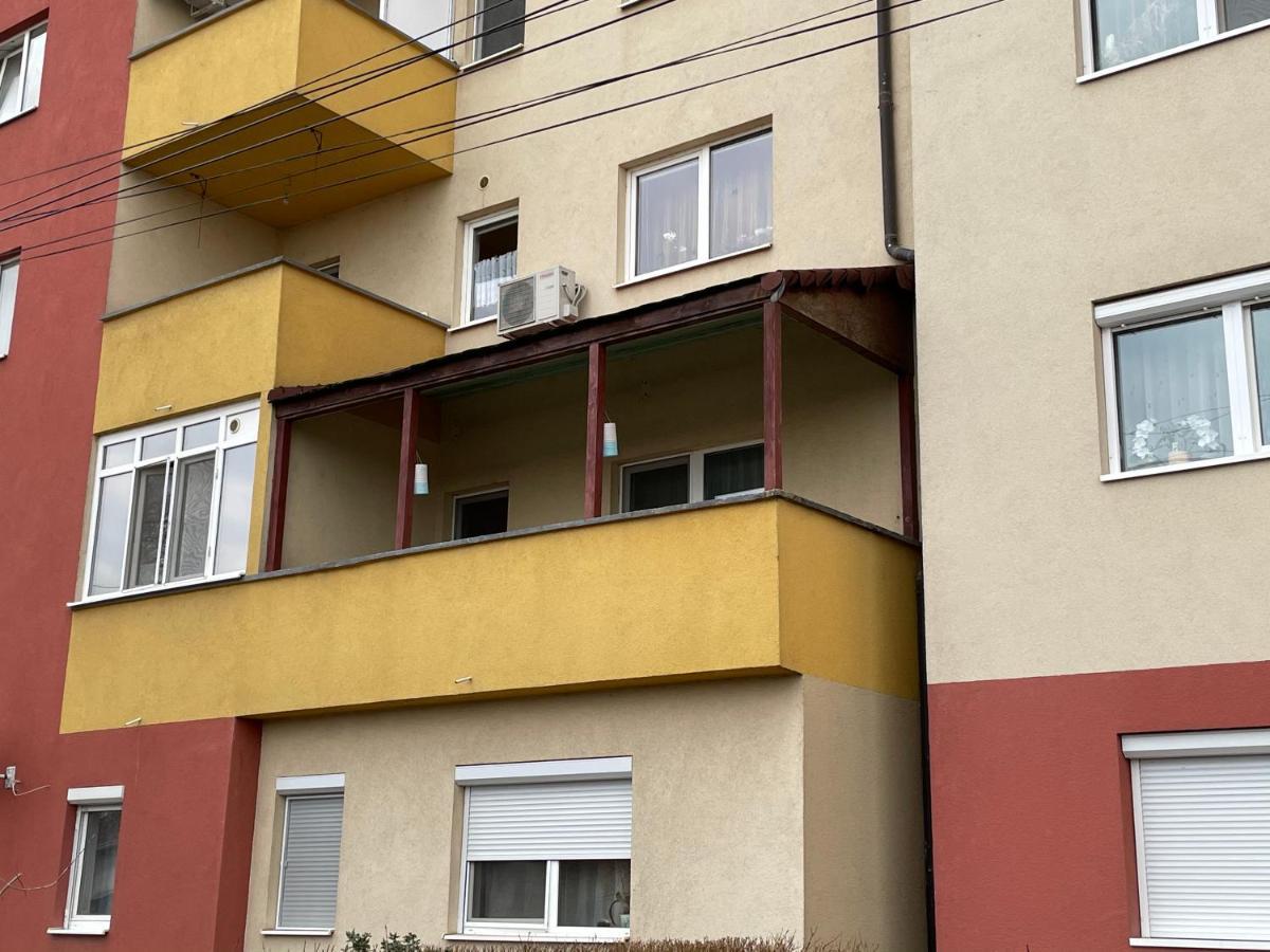 Motorway Alfa Apartament Appartement Arad Buitenkant foto