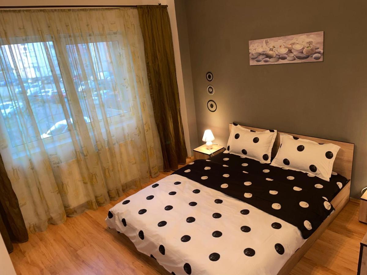 Motorway Alfa Apartament Appartement Arad Buitenkant foto