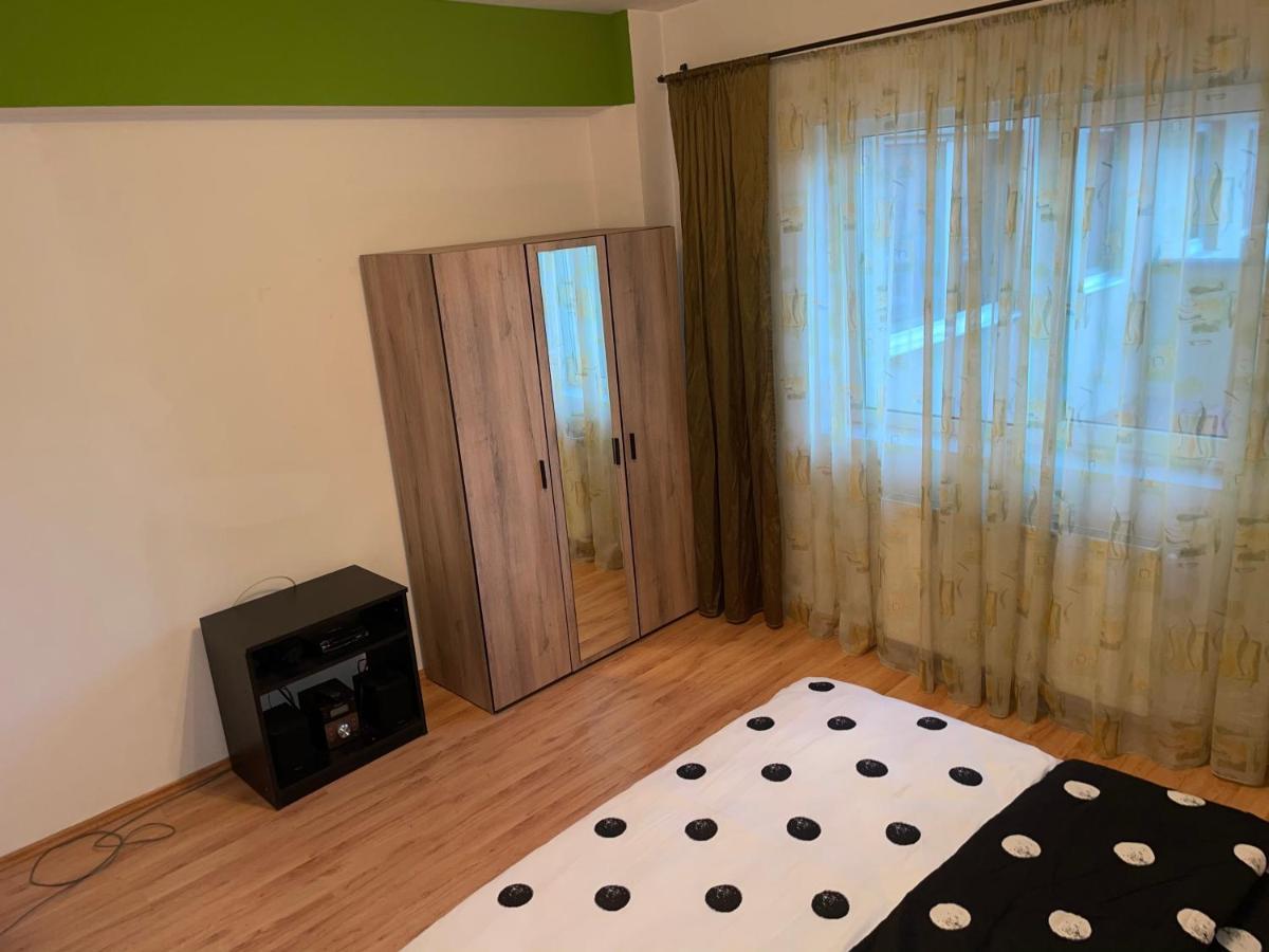 Motorway Alfa Apartament Appartement Arad Buitenkant foto